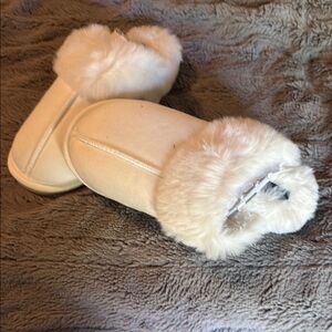 Nine West Cream Slippers with Faux Fur Trim